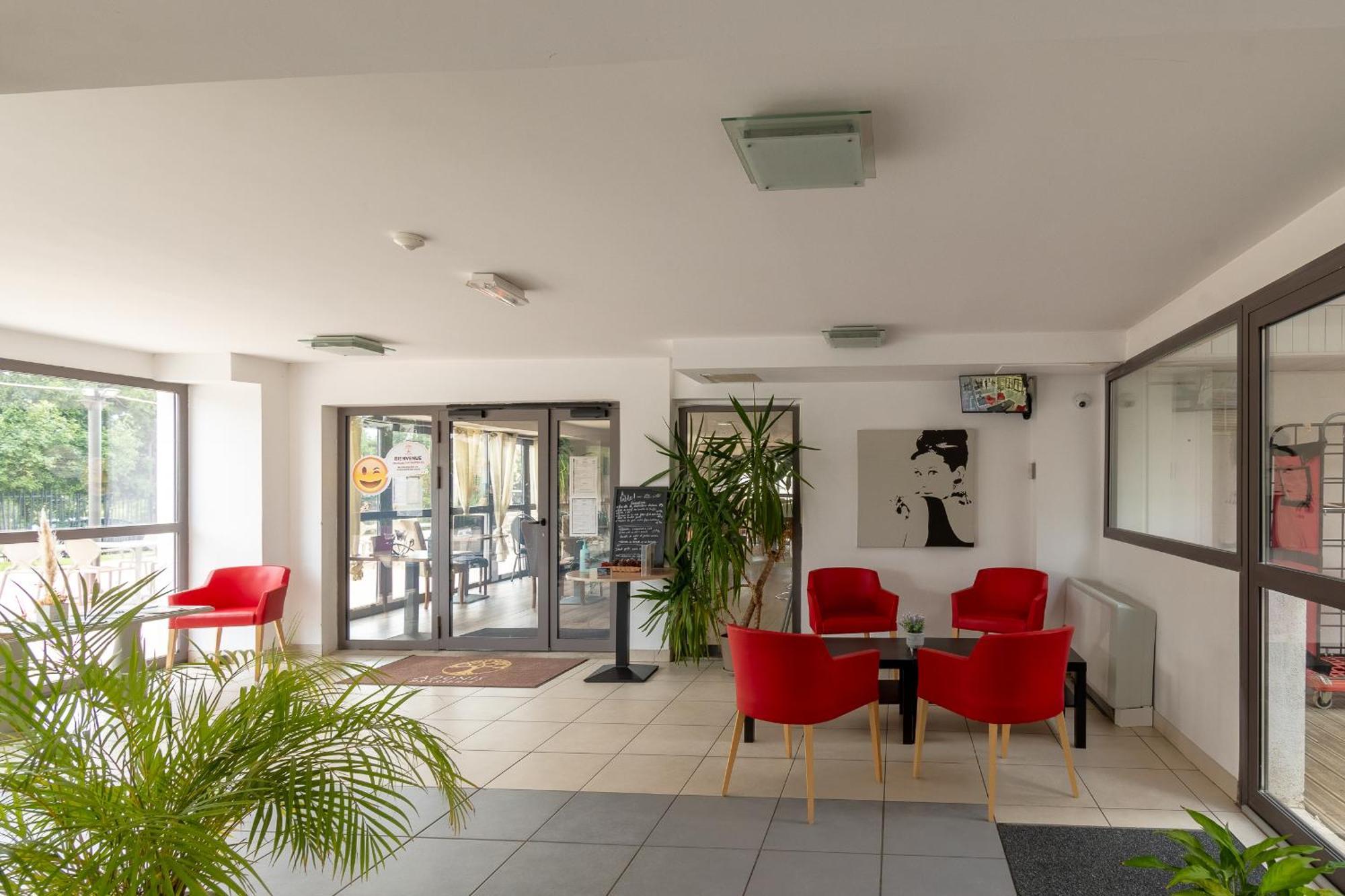 Aparthotel Le Petit Patio Fleuri Éguilles Exterior foto