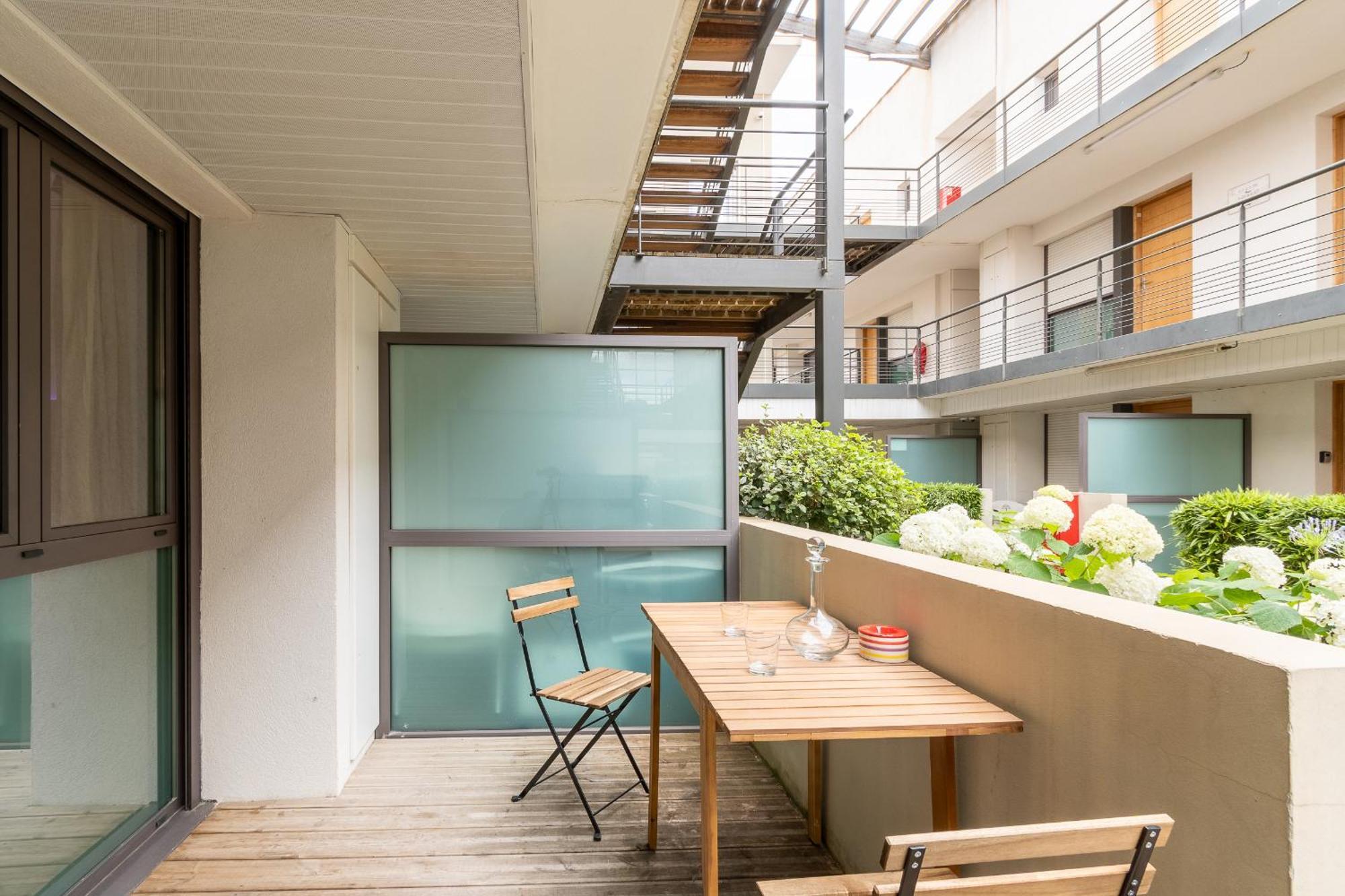 Aparthotel Le Petit Patio Fleuri Éguilles Exterior foto